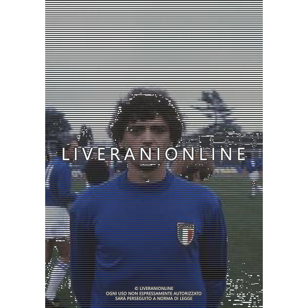 RETROSPETTIVA ALESSANDRO ALTOBELLI CALCIATORE NELLA FOTO ALESSANDRO ALTOBELLI CON LA MAGLIA DELLA NAZIONALE ITALIANA AG ALDO LIVERANI SAS  