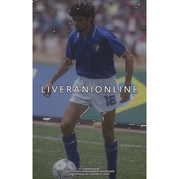 RETROSPETTIVA ALESSANDRO ALTOBELLI CALCIATORE NELLA FOTO ALESSANDRO ALTOBELLI CON LA MAGLIA DELLA NAZIONALE ITALIANA AG ALDO LIVERANI SAS  