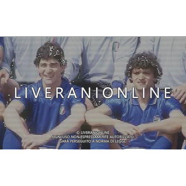 RETROSPETTIVA ALESSANDRO ALTOBELLI CALCIATORE NELLA FOTO ALESSANDRO ALTOBELLI CON LA MAGLIA DELLA NAZIONALE ITALIANA CON PAOLO ROSSI NELL\'ANNO 1986 AG ALDO LIVERANI SAS  