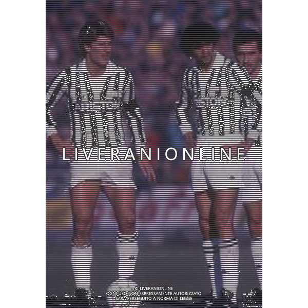 RETROSPETTIVA ALESSANDRO ALTOBELLI CALCIATORE NELLA FOTO ALESSANDRO ALTOBELLI CON LA MAGLIA DELLA JUVENTUS CON MICHAEL LAUDRUP AG ALDO LIVERANI SAS 