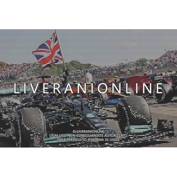 Race winner Lewis Hamilton (GBR) Mercedes AMG F1 W12 celebrates in parc ferme. 18.07.2021. Formula 1 World Championship, Rd 10, British Grand Prix, Silverstone, England, Race Day. - www.xpbimages.com, EMail: requests@xpbimages.com © Copyright: Batchelor / XPB Images/AGENZIA ALDO LIVERANI - ITALY ONLY EDITORIAL USE ONLY
