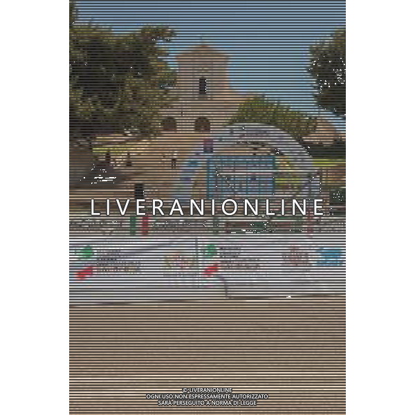18-7-2021. Settimana Ciclistica Italiana sulle strade della Sardegna. Gara internazionale di ciclismo. Quinta tappa, Cagliari, Sardegna, Italia. Salvatore Moi/Aldo Liverani s.a.s. Nella foto: Arrivo 5° tappa, Viale Armando Diaz, Cagliari. Podio premiazioni vincitori. Nello sfondo Basilica Madonna Bonaria.
