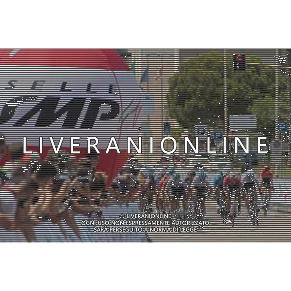 18-7-2021. Settimana Ciclistica Italiana sulle strade della Sardegna. Gara internazionale di ciclismo. Quinta tappa, Cagliari, Sardegna, Italia. Salvatore Moi/Aldo Liverani s.a.s. Nella foto: ciclisti in uscita da Carbonia sulla strada statle SP2 Pedemontana.
