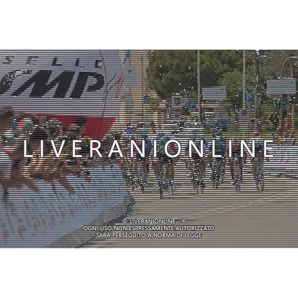 18-7-2021. Settimana Ciclistica Italiana sulle strade della Sardegna. Gara internazionale di ciclismo. Quinta tappa, Cagliari, Sardegna, Italia. Salvatore Moi/Aldo Liverani s.a.s. Nella foto: ciclisti in uscita da Carbonia sulla strada statle SP2 Pedemontana.