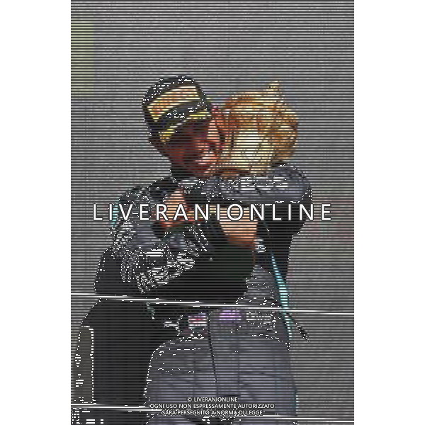 Race winner Lewis Hamilton (GBR) Mercedes AMG F1 celebrates on the podium. 18.07.2021. Formula 1 World Championship, Rd 10, British Grand Prix, Silverstone, England, Race Day. - www.xpbimages.com, EMail: requests@xpbimages.com © Copyright: Batchelor / XPB Images/AGENZIA ALDO LIVERANI - ITALY ONLY EDITORIAL USE ONLY