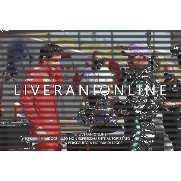 Charles Leclerc (MON) Ferrari SF-21 and Lewis Hamilton (GBR) Mercedes AMG F1. 18.07.2021. Formula 1 World Championship, Rd 10, British Grand Prix, Silverstone, England, Race Day. - www.xpbimages.com, EMail: requests@xpbimages.com © Copyright: Batchelor / XPB Images/AGENZIA ALDO LIVERANI - ITALY ONLY EDITORIAL USE ONLY