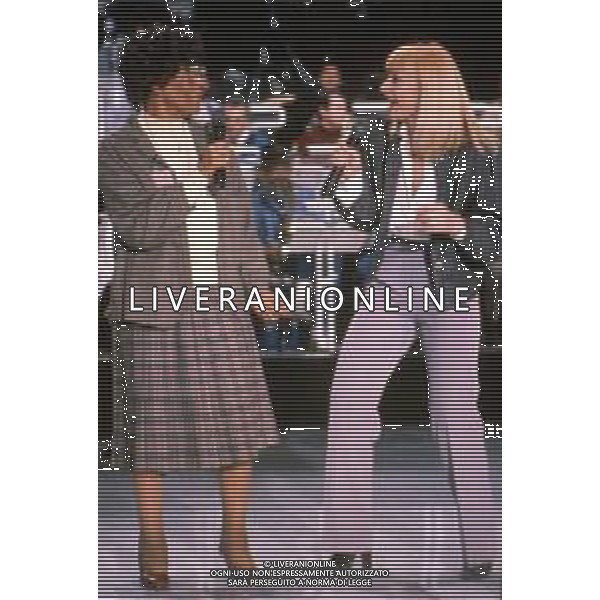 RAFFAELLA CARRA\' DURANTE IL SUO VIAGGIO IN AMERICA PER CONDURRE \'BUONASERA RAFFAELLA\' DA NEW YORK NEL 1986 - RETROSPETTIVA NELLA FOTO CON ELLA FITZGERALD ©ARCHIVIO GIOVANNI LIVERANI/AGENZIA ALDO LIVERANI SAS