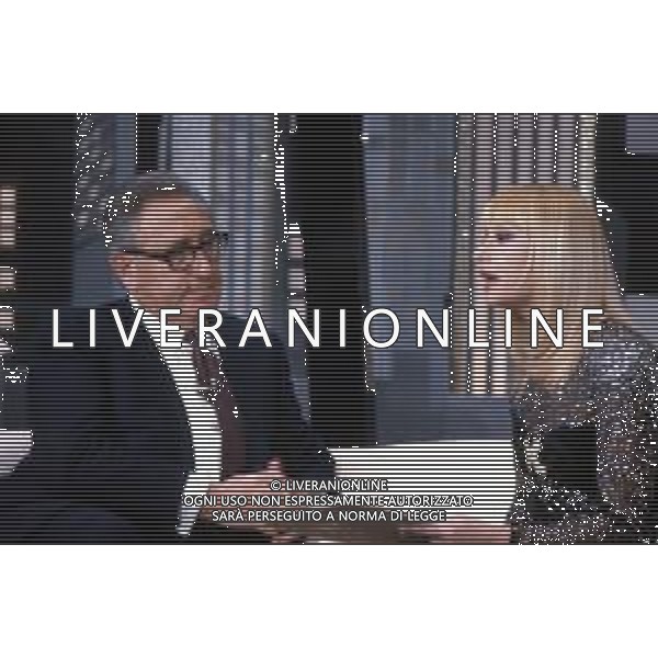 RAFFAELLA CARRA\' DURANTE IL SUO VIAGGIO IN AMERICA PER CONDURRE \'BUONASERA RAFFAELLA\' DA NEW YORK NEL 1986 - RETROSPETTIVA NELLA FOTO CON HENRY KISSINGER ©ARCHIVIO GIOVANNI LIVERANI/AGENZIA ALDO LIVERANI SAS
