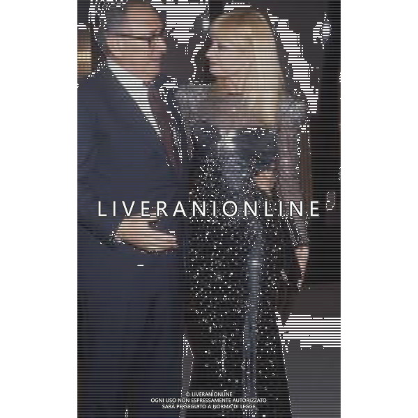 RAFFAELLA CARRA\' DURANTE IL SUO VIAGGIO IN AMERICA PER CONDURRE \'BUONASERA RAFFAELLA\' DA NEW YORK NEL 1986 - RETROSPETTIVA NELLA FOTO CON HENRY KISSINGER ©ARCHIVIO GIOVANNI LIVERANI/AGENZIA ALDO LIVERANI SAS