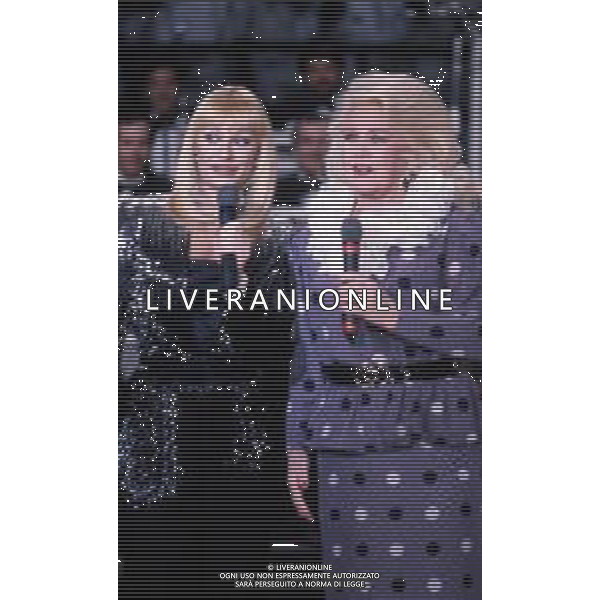 RAFFAELLA CARRA\' DURANTE IL SUO VIAGGIO IN AMERICA PER CONDURRE \'BUONASERA RAFFAELLA\' DA NEW YORK NEL 1986 - RETROSPETTIVA NELLA FOTO CON GINGER ROGERS ©ARCHIVIO GIOVANNI LIVERANI/AGENZIA ALDO LIVERANI SAS