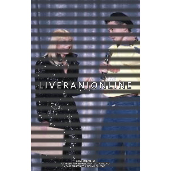 RAFFAELLA CARRA\' DURANTE IL SUO VIAGGIO IN AMERICA PER CONDURRE \'BUONASERA RAFFAELLA\' DA NEW YORK NEL 1986 - RETROSPETTIVA NELLA FOTO CON EROS RAMAZZOTTI ©ARCHIVIO GIOVANNI LIVERANI/AGENZIA ALDO LIVERANI SAS