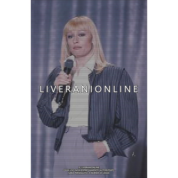 RAFFAELLA CARRA\' DURANTE IL SUO VIAGGIO IN AMERICA PER CONDURRE \'BUONASERA RAFFAELLA\' DA NEW YORK NEL 1986 - RETROSPETTIVA ©ARCHIVIO GIOVANNI LIVERANI/AGENZIA ALDO LIVERANI SAS