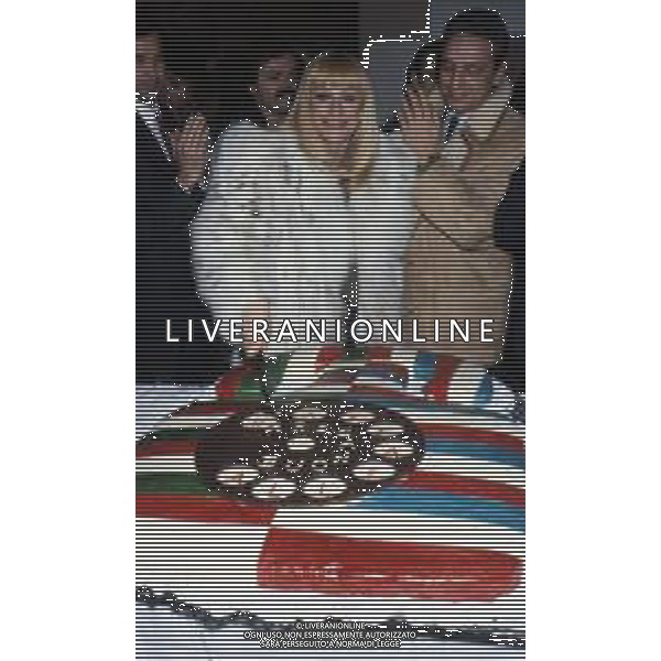 RAFFAELLA CARRA\' DURANTE IL SUO VIAGGIO IN AMERICA PER CONDURRE \'BUONASERA RAFFAELLA\' DA NEW YORK NEL 1986 - RETROSPETTIVA ©ARCHIVIO GIOVANNI LIVERANI/AGENZIA ALDO LIVERANI SAS