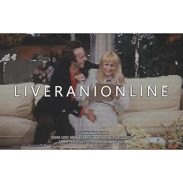 RAFFAELLA CARRA\' CANTANTE E SHOWGIRL NEL 1986 - RETROSPETTIVA NELLA FOTO CON ROBERTO BENIGNI ©ARCHIVIO GIOVANNI LIVERANI/AGENZIA ALDO LIVERANI SAS