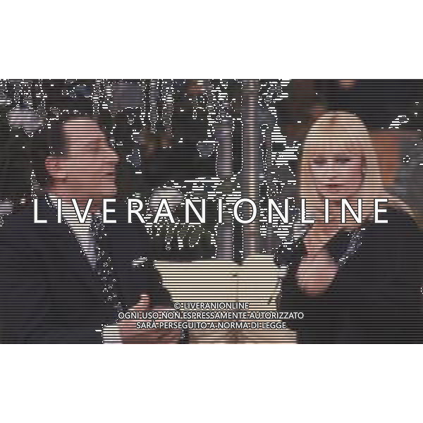 RAFFAELLA CARRA\' CANTANTE E SHOWGIRL NEL 1986 - RETROSPETTIVA NELLA FOTO CON ALBERTO SORDI ©ARCHIVIO GIOVANNI LIVERANI/AGENZIA ALDO LIVERANI SAS