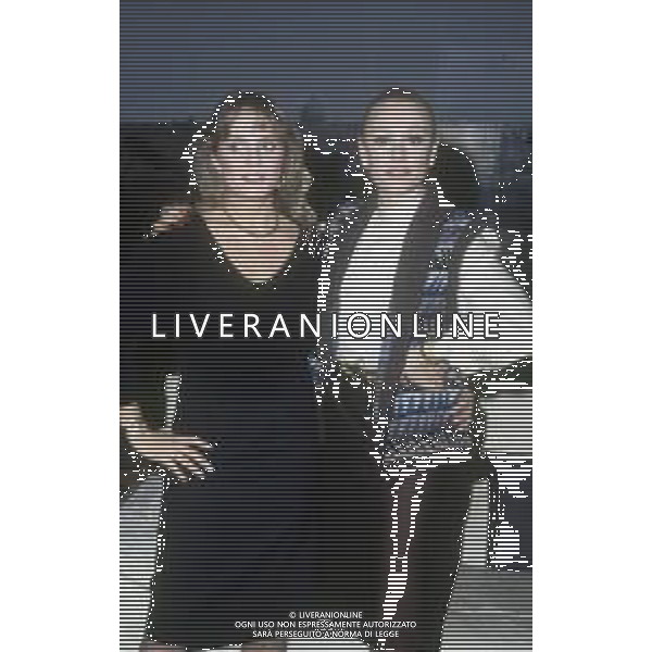 RETROSPETTIVA RAFFAELLA CARRA\' ATTRICE-CANTANTE E SHOW GIRL NELLA FOTO RAFFAELLA CARRA\' NELL\'ANNO 1985 CON ISABELLA FERRARI AG ALDO LIVERANI SAS 