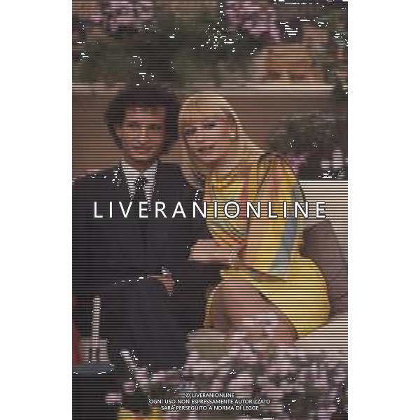 RETROSPETTIVA RAFFAELLA CARRA\' ATTRICE-CANTANTE E SHOW GIRL NELLA FOTO RAFFAELLA CARRA\' CON A. CHILLE\'E G.RUSSO NELL\'ANNO 1985 AG ALDO LIVERANI SAS 