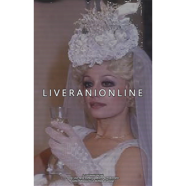 RAFFAELLA CARRA\' CANTANTE E SHOWGIRL - RETROSPETTIVA ANNI \'70 NELLA FOTO IN ABITO DA SPOSA ©ARCHIVIO GIOVANNI LIVERANI/AG. ALDO LIVERANI SAS
