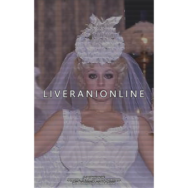 RAFFAELLA CARRA\' CANTANTE E SHOWGIRL - RETROSPETTIVA ANNI \'70 NELLA FOTO IN ABITO DA SPOSA ©ARCHIVIO GIOVANNI LIVERANI/AG. ALDO LIVERANI SAS
