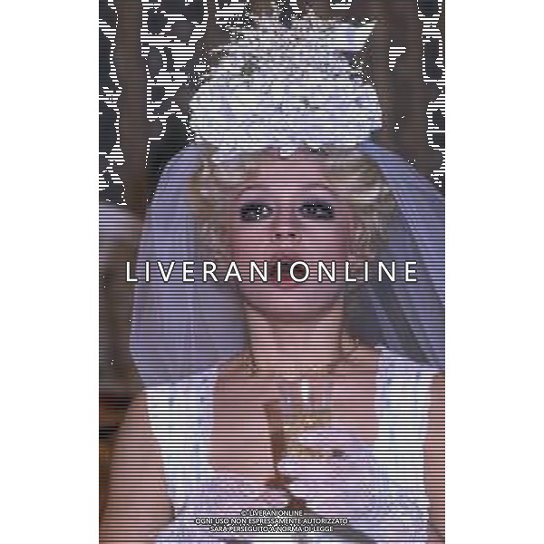 RAFFAELLA CARRA\' CANTANTE E SHOWGIRL - RETROSPETTIVA ANNI \'70 NELLA FOTO IN ABITO DA SPOSA ©ARCHIVIO GIOVANNI LIVERANI/AG. ALDO LIVERANI SAS