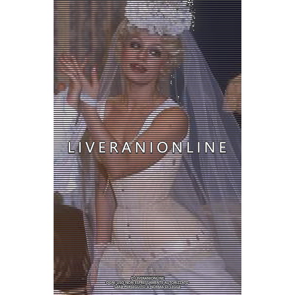 RAFFAELLA CARRA\' CANTANTE E SHOWGIRL - RETROSPETTIVA ANNI \'70 NELLA FOTO IN ABITO DA SPOSA ©ARCHIVIO GIOVANNI LIVERANI/AG. ALDO LIVERANI SAS