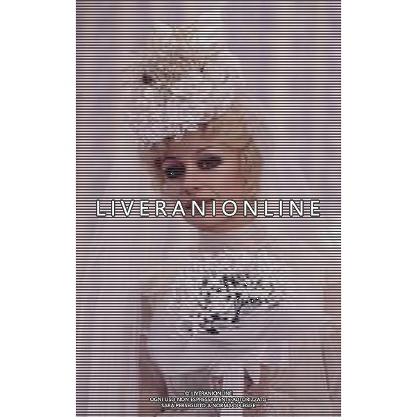 RAFFAELLA CARRA\' CANTANTE E SHOWGIRL - RETROSPETTIVA ANNI \'70 NELLA FOTO IN ABITO DA SPOSA ©ARCHIVIO GIOVANNI LIVERANI/AG. ALDO LIVERANI SAS