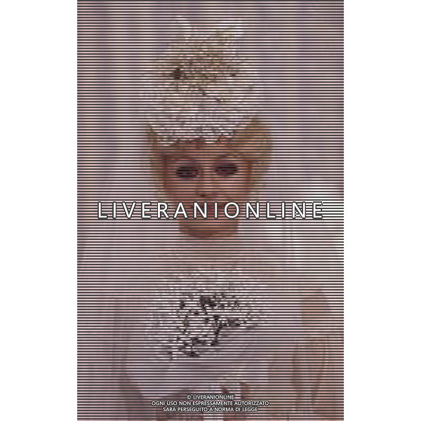 RAFFAELLA CARRA\' CANTANTE E SHOWGIRL - RETROSPETTIVA ANNI \'70 NELLA FOTO IN ABITO DA SPOSA ©ARCHIVIO GIOVANNI LIVERANI/AG. ALDO LIVERANI SAS