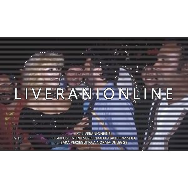RAFFAELLA CARRA\' CANTANTE E SHOWGIRL - RETROSPETTIVA ANNI \'70 NELLA FOTO CON IL REGISTA GINO LANDI NEL 1979 - 1980 ©ARCHIVIO GIOVANNI LIVERANI/AG. ALDO LIVERANI SAS