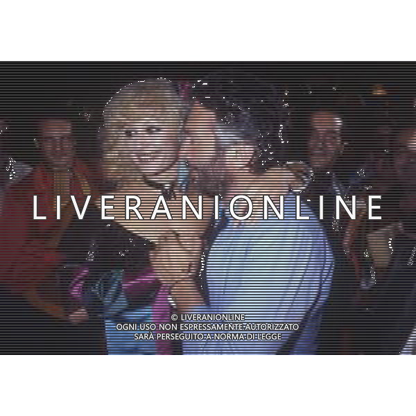 RAFFAELLA CARRA\' CANTANTE E SHOWGIRL - RETROSPETTIVA ANNI \'70 NELLA FOTO CON IL REGISTA GINO LANDI NEL 1979 - 1980 ©ARCHIVIO GIOVANNI LIVERANI/AG. ALDO LIVERANI SAS