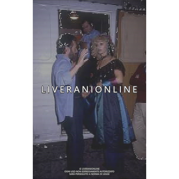 RAFFAELLA CARRA\' CANTANTE E SHOWGIRL - RETROSPETTIVA ANNI \'70 NELLA FOTO CON IL REGISTA GINO LANDI NEL 1979 - 1980 ©ARCHIVIO GIOVANNI LIVERANI/AG. ALDO LIVERANI SAS