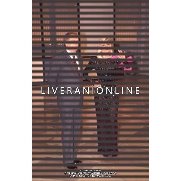 1991RAFFAELLA CARRA\' ATTRICE E SHOWGIRL - RETROSPETTIVA NELLA FOTO CON JOHNNY DORELLI NEL 1991 A \'FANTASTICO 12\' ©ARCHIVIO GIOVANNI LIVERANI/AGENZIA ALDO LIVERANI SAS