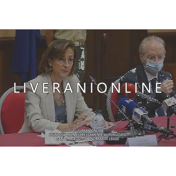 © TVRG Firma protocollo cura aree verdi nella foto Marta Cartabia ministro della giustizia e sulla DX Renato Saccone prefetto di Milano Milano 26-07-2021 Sottoscrizione presso la Prefettura di Milano del protocollo d\'intesa per la promozione di attivita\' di cura e manutenzione di aree verdi, parchi e giardini con il coinvolgimento diretto di persone detenute in carcere. Presenti Marta Cartabia ministro della giustizia, Bernardo Petralia capo dipartimento dell\'amministrazione penitanziaria, Giuseppe Sala sindaco di Milano e Renato Saccone prefetto di Milano foto Roberto Garavaglia/ag. Aldo Liverani sas