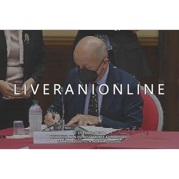 © TVRG Firma protocollo cura aree verdi nella foto Bernardo Petralia capo dipartimento dell\'amministrazione penitenziaria Milano 26-07-2021 Sottoscrizione presso la Prefettura di Milano del protocollo d\'intesa per la promozione di attivita\' di cura e manutenzione di aree verdi, parchi e giardini con il coinvolgimento diretto di persone detenute in carcere. Presenti Marta Cartabia ministro della giustizia, Bernardo Petralia capo dipartimento dell\'amministrazione penitanziaria, Giuseppe Sala sindaco di Milano e Renato Saccone prefetto di Milano foto Roberto Garavaglia/ag. Aldo Liverani sas