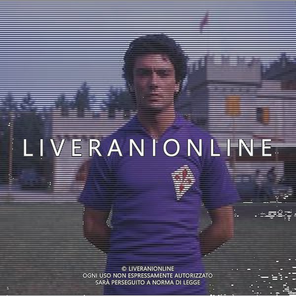 RETROSPETTIVA LUIGI SACCHETTI CALCIATORE NELLA FOTO LUIGI SACCHETTI CON LA MAGLIA DELLA FIORENTINA CALCIO AG ALDO LIVERANI SAS