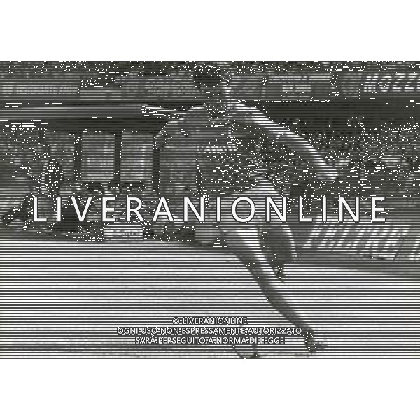 RETROSPETTIVA LUIGI SACCHETTI CALCIATORE NELLA FOTO LUIGI SACCHETTI CON LA MAGLIA DELLA VERONA CALCIO AG ALDO LIVERANI SAS