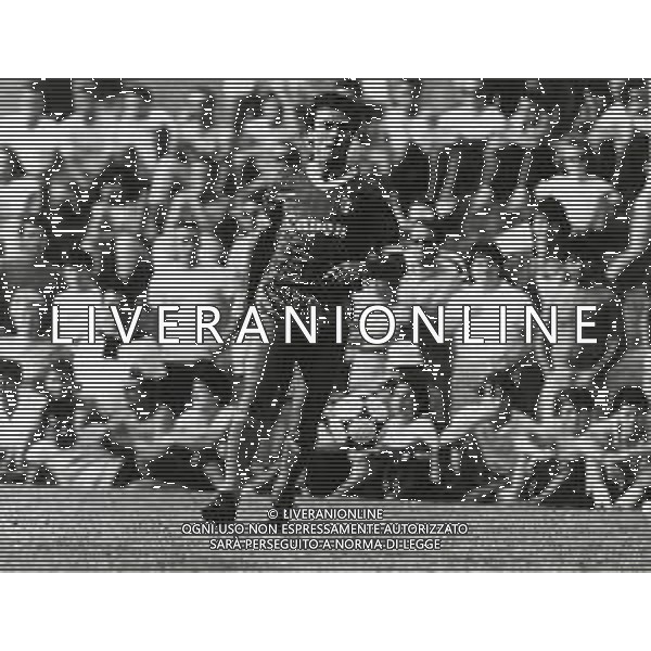 RETROSPETTIVA LUIGI SACCHETTI CALCIATORE NELLA FOTO LUIGI SACCHETTI CON LA MAGLIA DELLA VERONA CALCIO AG ALDO LIVERANI SAS