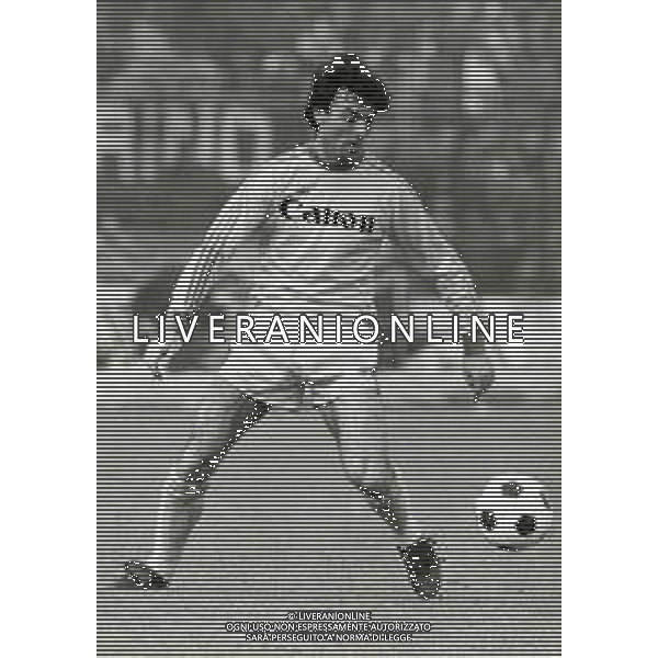 RETROSPETTIVA LUIGI SACCHETTI CALCIATORE NELLA FOTO LUIGI SACCHETTI CON LA MAGLIA DELLA VERONA CALCIO AG ALDO LIVERANI SAS