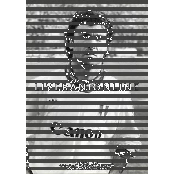 RETROSPETTIVA LUIGI SACCHETTI CALCIATORE NELLA FOTO LUIGI SACCHETTI CON LA MAGLIA DELLA VERONA CALCIO AG ALDO LIVERANI SAS