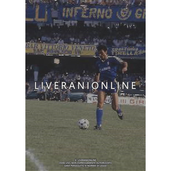 RETROSPETTIVA LUIGI SACCHETTI CALCIATORE NELLA FOTO LUIGI SACCHETTI CON LA MAGLIA DELLA VERONA CALCIO AG ALDO LIVERANI SAS 