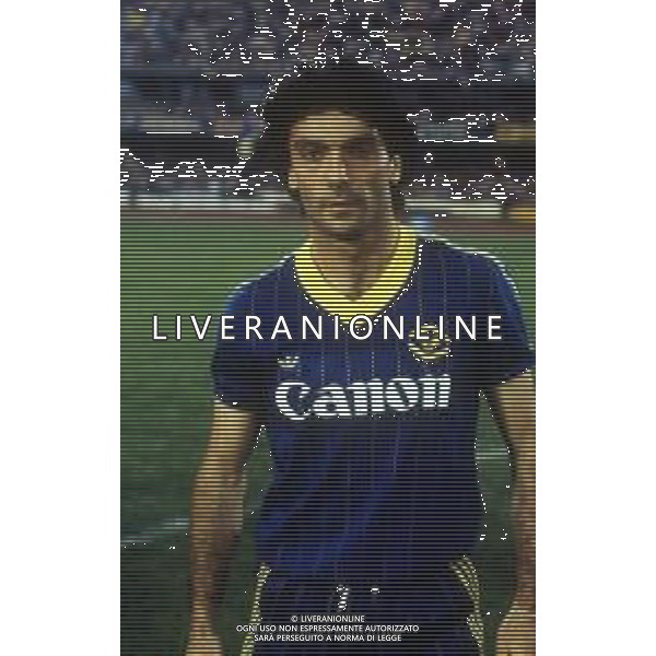 RETROSPETTIVA LUIGI SACCHETTI CALCIATORE NELLA FOTO LUIGI SACCHETTI CON LA MAGLIA DELLA VERONA CALCIO AG ALDO LIVERANI SAS 