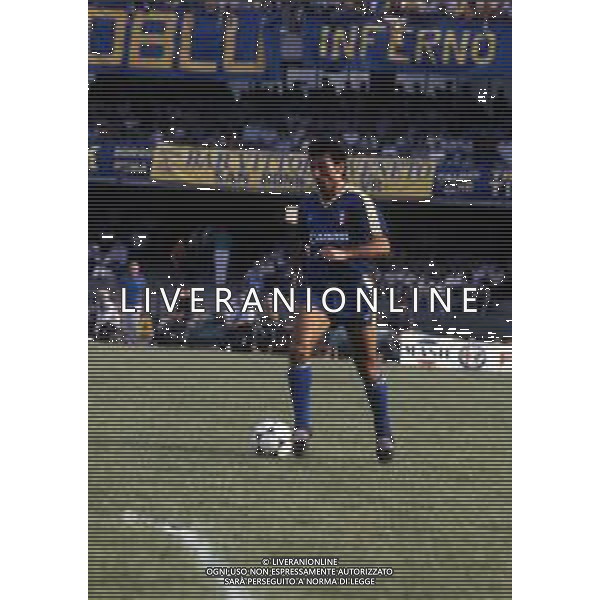 RETROSPETTIVA LUIGI SACCHETTI CALCIATORE NELLA FOTO LUIGI SACCHETTI CON LA MAGLIA DELLA VERONA CALCIO AG ALDO LIVERANI SAS 