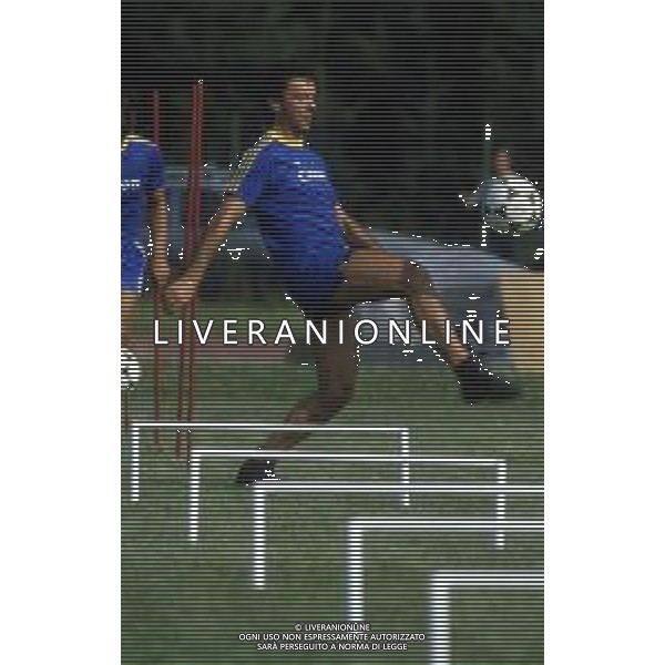 RETROSPETTIVA LUIGI SACCHETTI CALCIATORE NELLA FOTO LUIGI SACCHETTI CON LA MAGLIA DELLA VERONA CALCIO AG ALDO LIVERANI SAS 