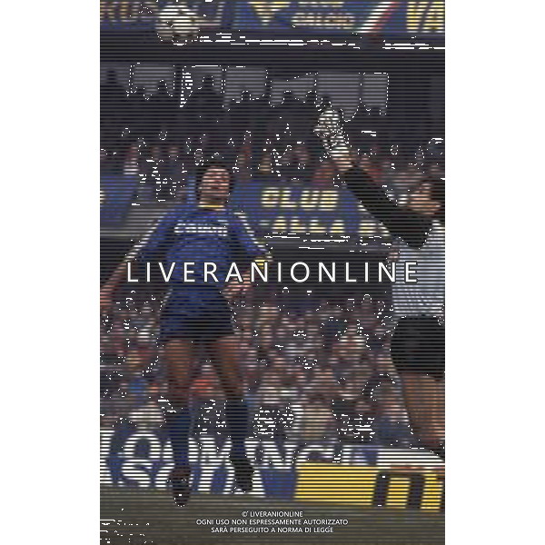 RETROSPETTIVA LUIGI SACCHETTI CALCIATORE NELLA FOTO LUIGI SACCHETTI CON LA MAGLIA DELLA VERONA CALCIO AG ALDO LIVERANI SAS 