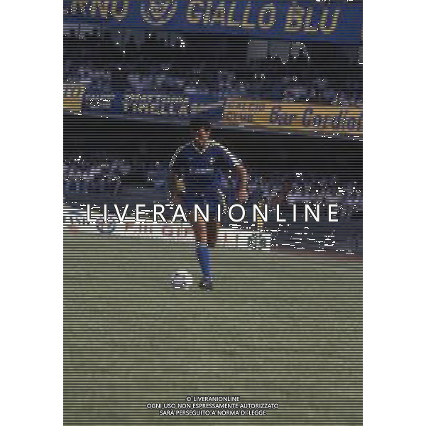 RETROSPETTIVA LUIGI SACCHETTI CALCIATORE NELLA FOTO LUIGI SACCHETTI CON LA MAGLIA DELLA VERONA CALCIO AG ALDO LIVERANI SAS 
