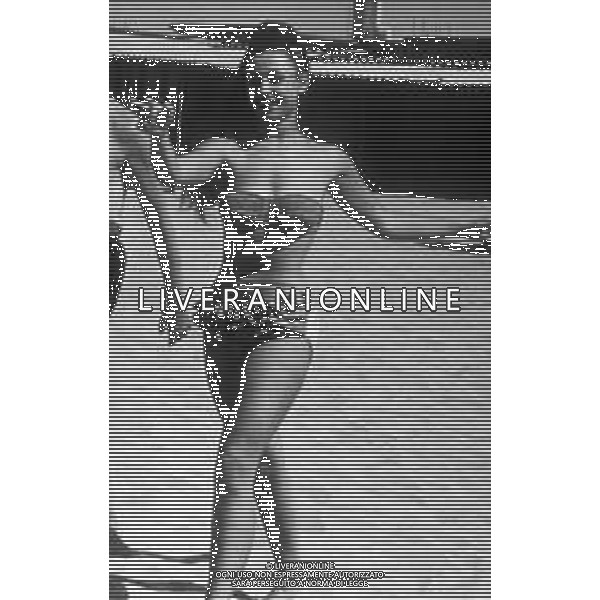 RAFFAELLA CARRA\' ATTRICE E SHOWGIRL - RETROSPETTIVA ANNI \'60 NELLA FOTO AL MARE IN SPIAGGIA ©ARCHIVIO GIOVANNI LIVERANI/AGENZIA ALDO LIVERANI SAS