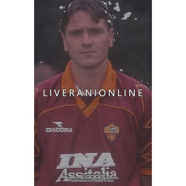 RETROSPETTIVA DMITRI ALENICHEV CALCIATORE NELLA FOTO DMITRI ALEINICHEV CON LA MAGLIA DELLA ROMA NELL\'ANNO 1998-1999 AG ALDO LIVERANI SAS