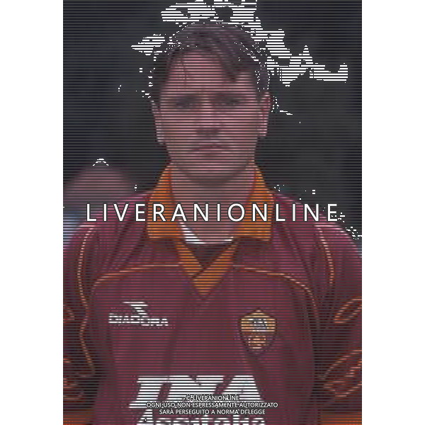 RETROSPETTIVA DMITRI ALENICHEV CALCIATORE NELLA FOTO DMITRI ALEINICHEV CON LA MAGLIA DELLA ROMA NELL\'ANNO 1998-1999 AG ALDO LIVERANI SAS