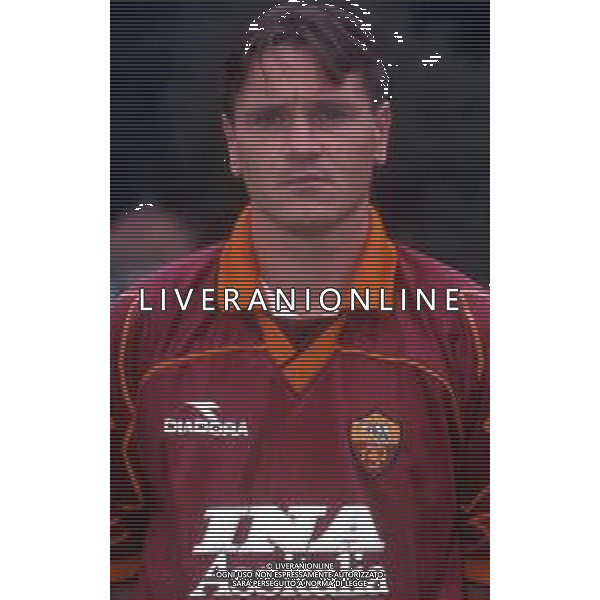 RETROSPETTIVA DMITRI ALENICHEV CALCIATORE NELLA FOTO DMITRI ALEINICHEV CON LA MAGLIA DELLA ROMA NELL\'ANNO 1998-1999 AG ALDO LIVERANI SAS
