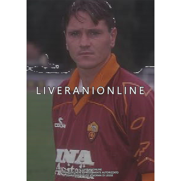 RETROSPETTIVA DMITRI ALENICHEV CALCIATORE NELLA FOTO DMITRI ALEINICHEV CON LA MAGLIA DELLA ROMA NELL\'ANNO 1998-1999 AG ALDO LIVERANI SAS