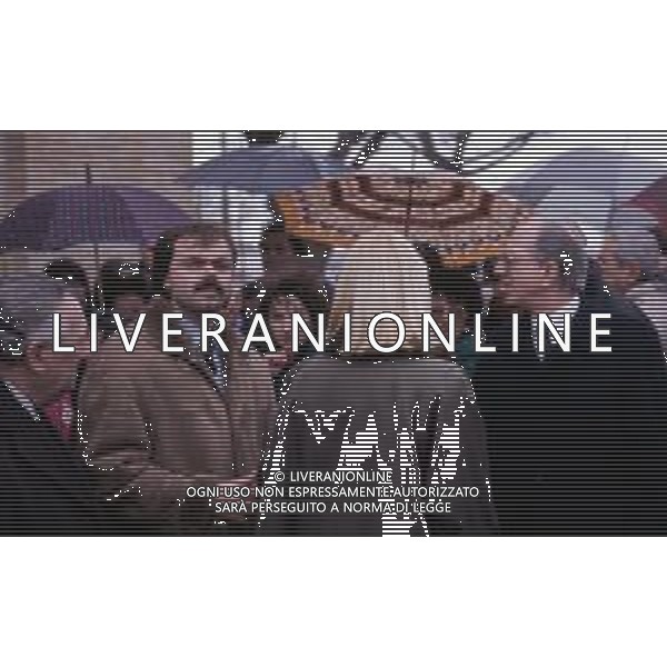 RAFFAELLA CARRA\' CANTANTE E SHOWGIRL - RETROSPETTIVA ANNI \'80 NELLA FOTO CON SERGIO JAPINO AL FUNERALE DELLA MADRE IRIS DELLUTRI NEL 1987 ©ARCHIVIO GIOVANNI LIVERANI /AG. ALDO LIVERANI SAS
